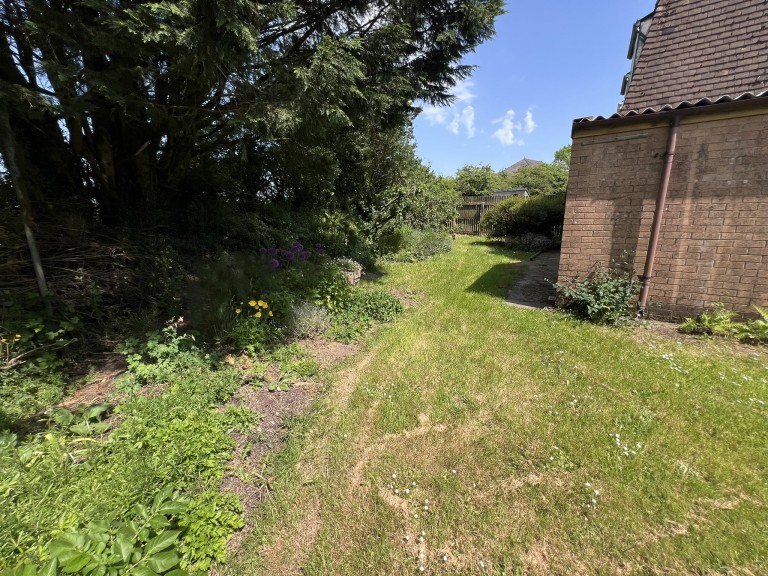 Images for Trelech, Carmarthenshire, Tre-lech EAID:swift BID:0004-7720-8cbe-d305