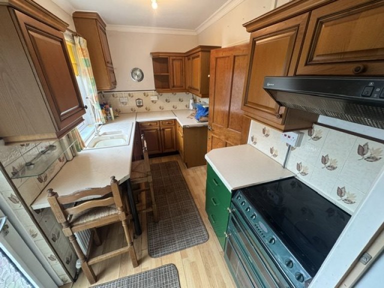 Images for Carmarthen EAID:swift BID:0004-7720-8cbe-d305