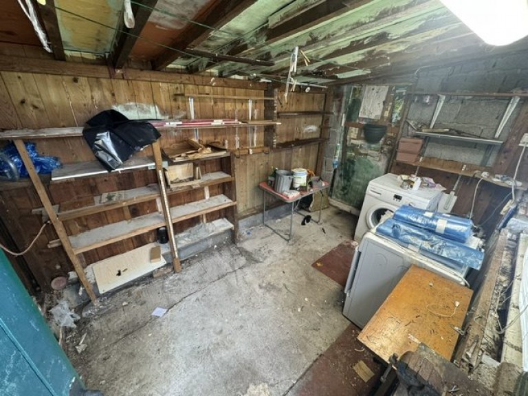 Images for Carmarthen EAID:swift BID:0004-7720-8cbe-d305
