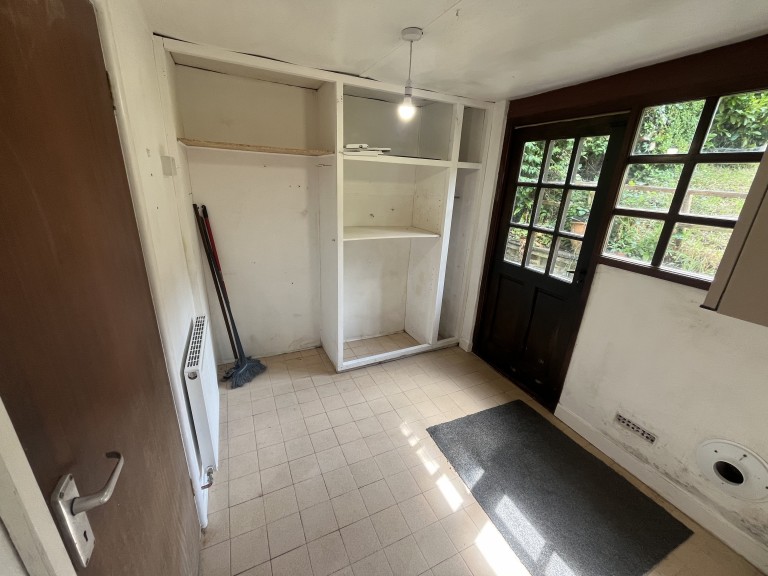 Images for Carmarthen, Carmarthenshire, Llangunnor EAID:swift BID:0004-7720-8cbe-d305
