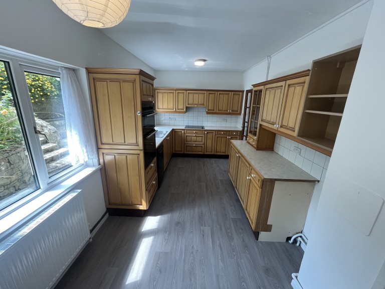 Images for Carmarthen, Carmarthenshire, Llangunnor EAID:swift BID:0004-7720-8cbe-d305