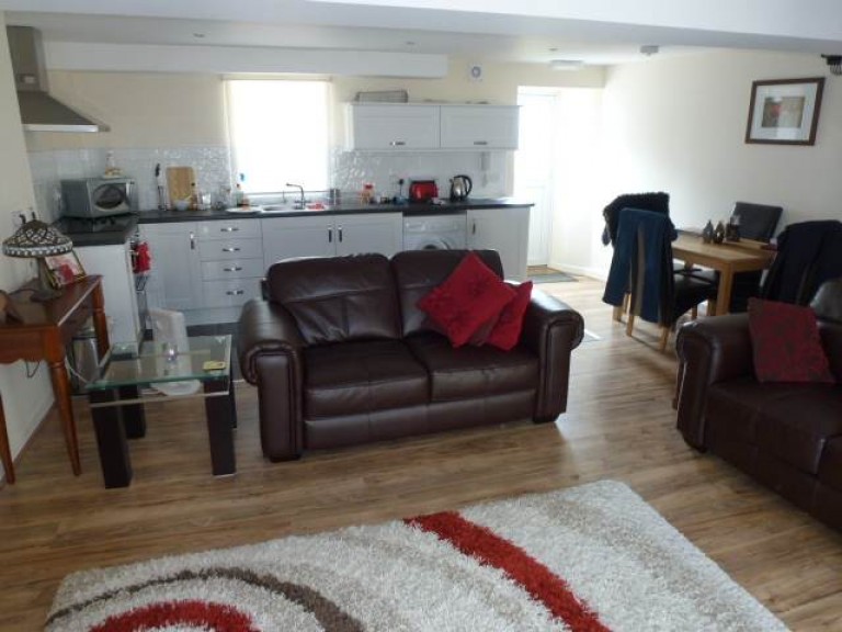 Images for Carmarthen, Carmarthenshire EAID:swift BID:0004-7720-8cbe-d305