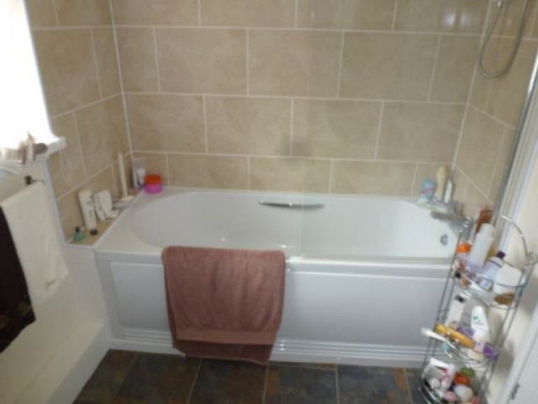 Images for Carmarthen, Carmarthenshire EAID:swift BID:0004-7720-8cbe-d305