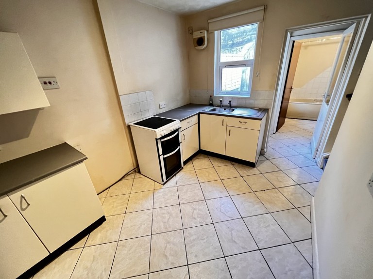 Images for Carmarthen, Carmarthenshire EAID:swift BID:0004-7720-8cbe-d305