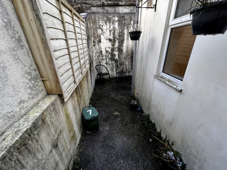 Images for Carmarthen, Carmarthenshire EAID:swift BID:0004-7720-8cbe-d305