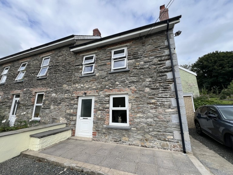 Images for Carmarthen EAID:swift BID:0004-7720-8cbe-d305