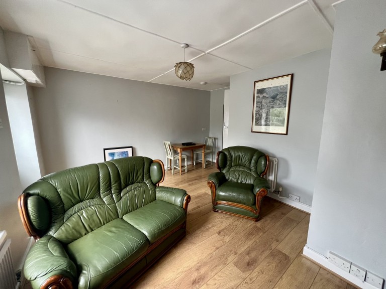 Images for Carmarthen EAID:swift BID:0004-7720-8cbe-d305