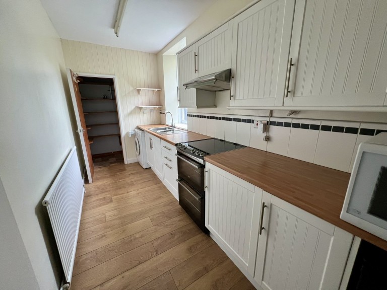 Images for Carmarthen EAID:swift BID:0004-7720-8cbe-d305