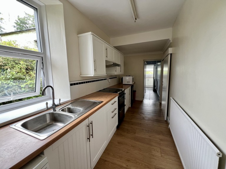 Images for Carmarthen EAID:swift BID:0004-7720-8cbe-d305