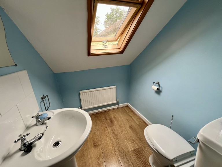 Images for Carmarthen EAID:swift BID:0004-7720-8cbe-d305