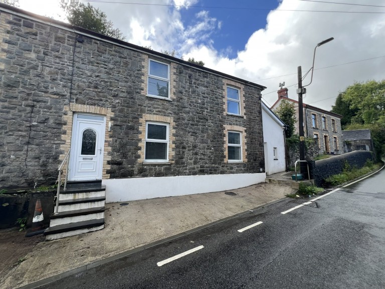 Images for Carmarthen, Carmarthenshire EAID:swift BID:0004-7720-8cbe-d305