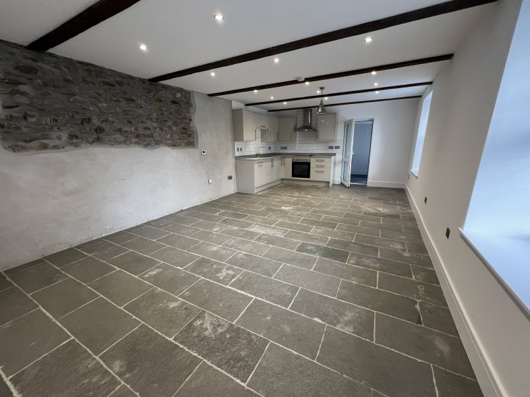 Images for Carmarthen, Carmarthenshire EAID:swift BID:0004-7720-8cbe-d305