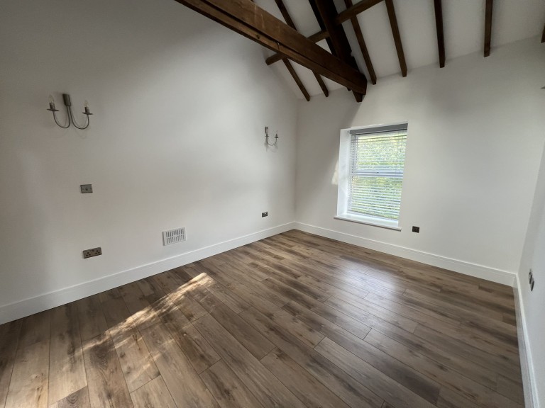 Images for Carmarthen, Carmarthenshire EAID:swift BID:0004-7720-8cbe-d305