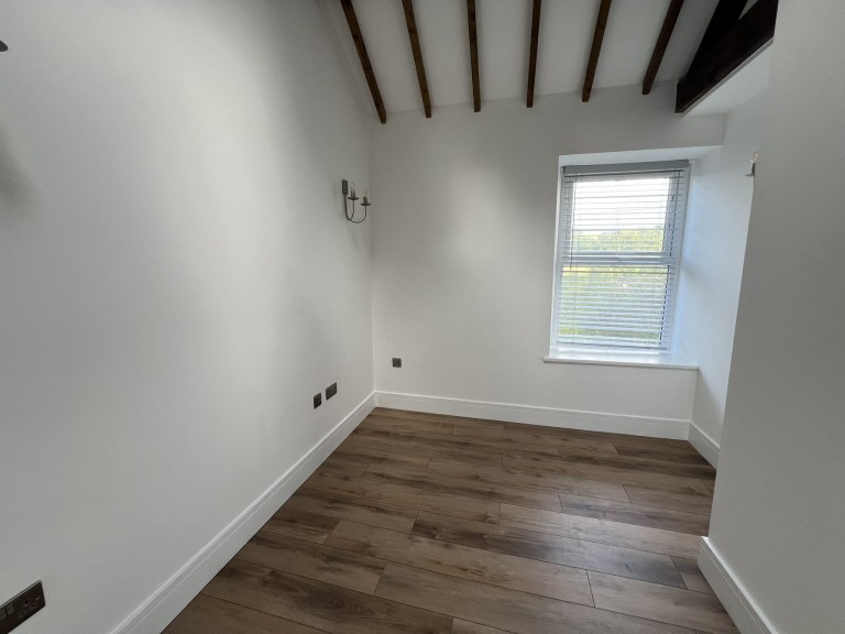 Images for Carmarthen, Carmarthenshire EAID:swift BID:0004-7720-8cbe-d305