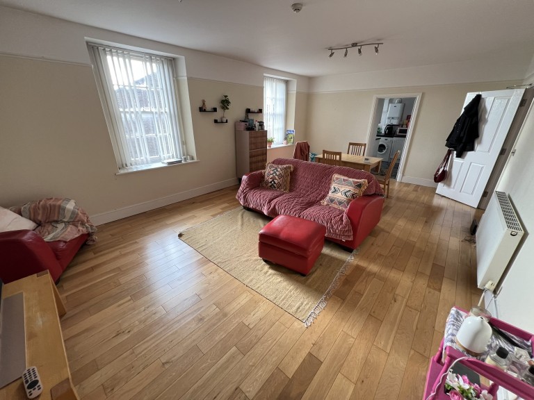 Images for Carmarthen, Carmarthenshire EAID:swift BID:0004-7720-8cbe-d305