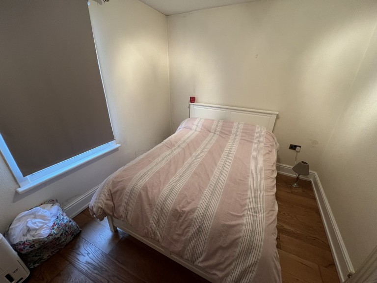 Images for Carmarthen, Carmarthenshire EAID:swift BID:0004-7720-8cbe-d305