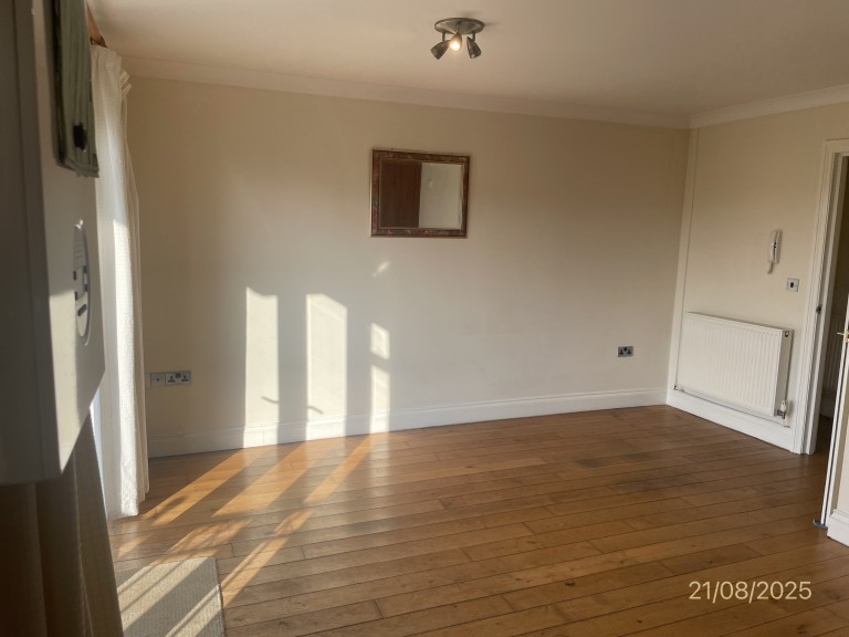 Images for Priory St, Carmarthen, Carmarthenshire EAID:swift BID:0004-7720-8cbe-d305
