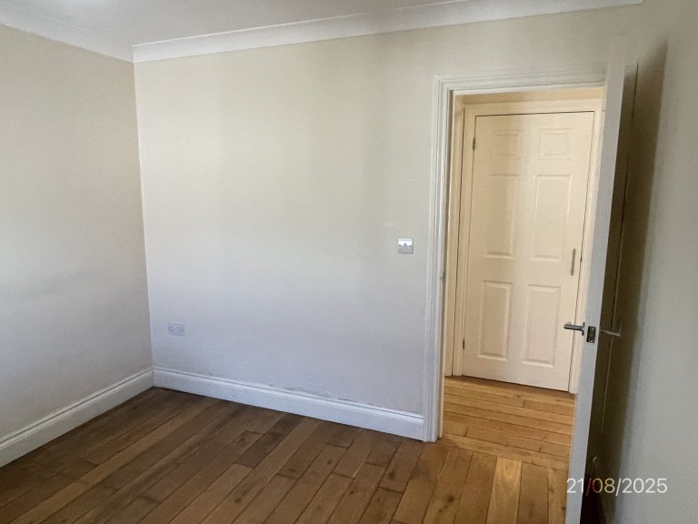 Images for Priory St, Carmarthen, Carmarthenshire EAID:swift BID:0004-7720-8cbe-d305