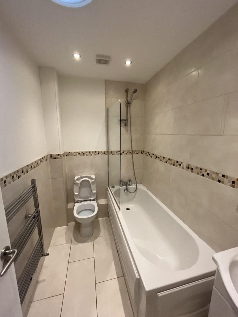 Images for Cardigan, Ceredigion EAID:swift BID:0004-7720-8cbe-d305