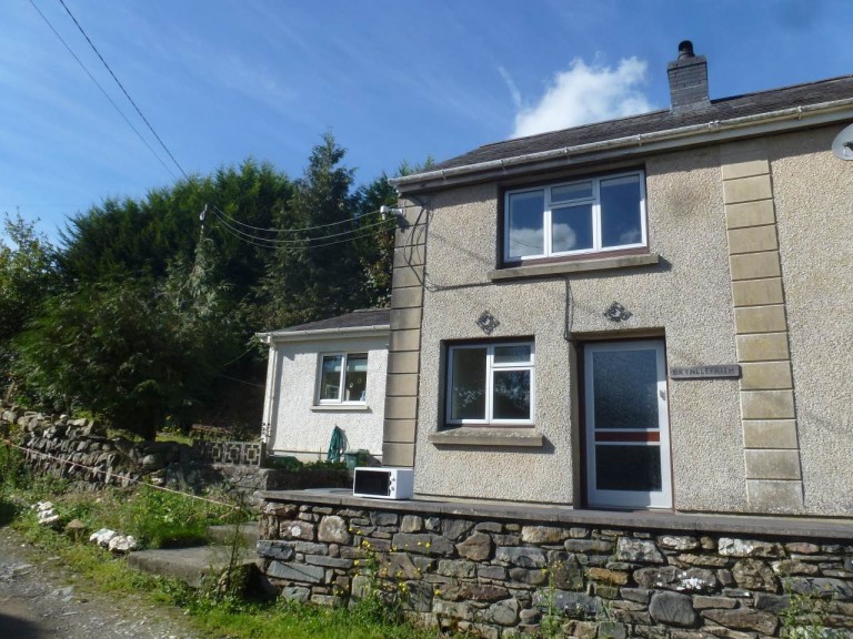 Images for Llanybydder, Ceredigion, Cwrt-newydd EAID:swift BID:0004-7720-8cbe-d305