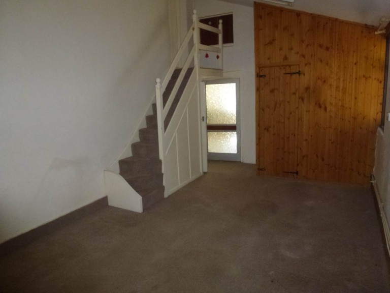 Images for Llanybydder, Ceredigion, Cwrt-newydd EAID:swift BID:0004-7720-8cbe-d305