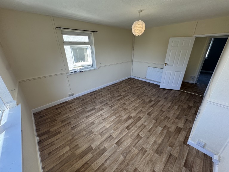 Images for Carmarthen EAID:swift BID:0004-7720-8cbe-d305