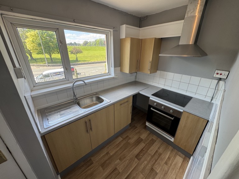 Images for Carmarthen EAID:swift BID:0004-7720-8cbe-d305