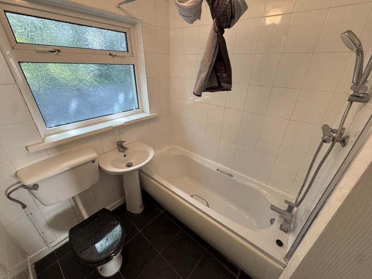 Images for Carmarthen EAID:swift BID:0004-7720-8cbe-d305