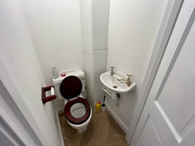 Images for Carmarthen, Carmarthenshire EAID:swift BID:0004-7720-8cbe-d305