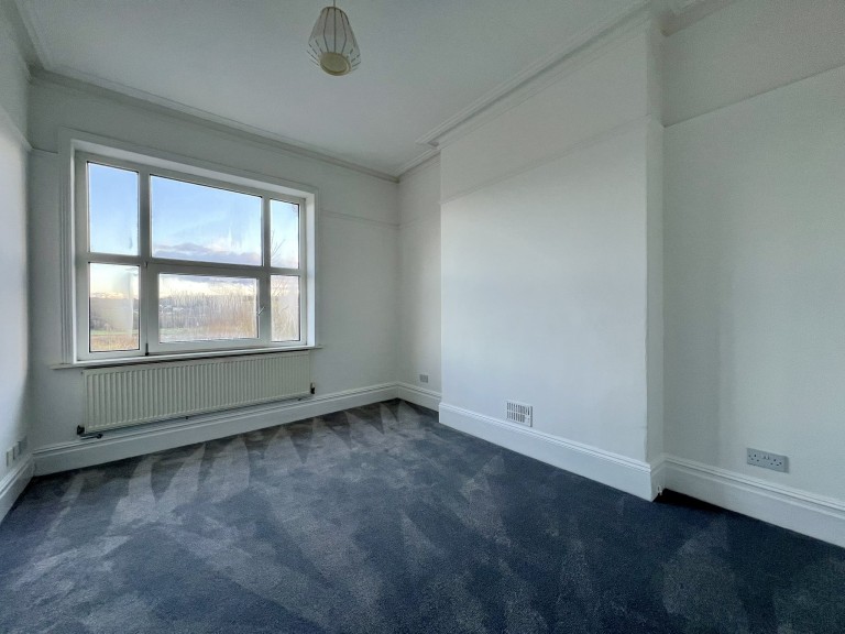 Images for Carmarthen, Carmarthenshire EAID:swift BID:0004-7720-8cbe-d305