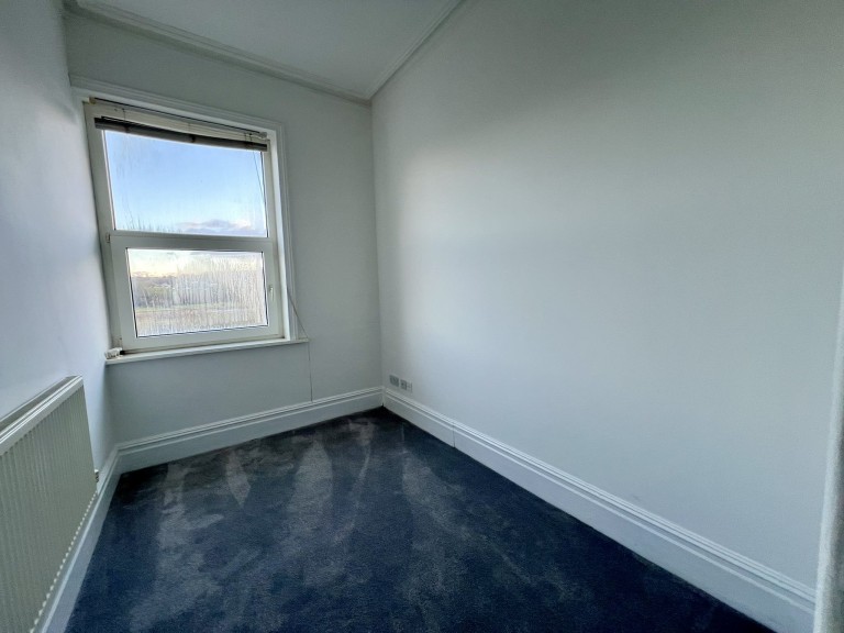 Images for Carmarthen, Carmarthenshire EAID:swift BID:0004-7720-8cbe-d305