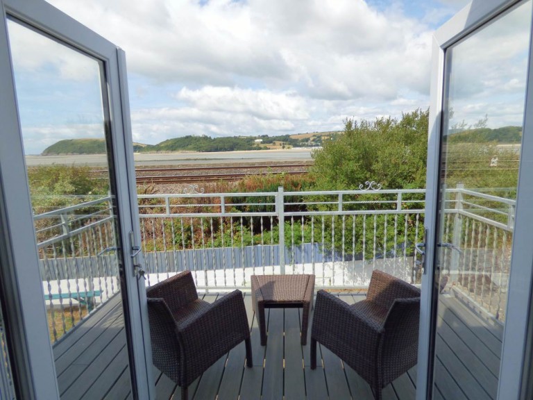 Images for Ferryside, Carmarthenshire EAID:swift BID:0004-7720-8cbe-d305