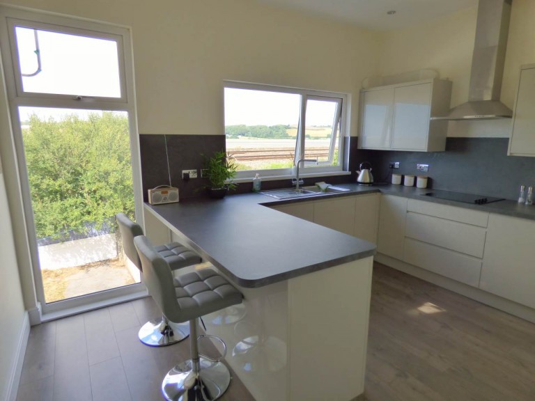 Images for Ferryside, Carmarthenshire EAID:swift BID:0004-7720-8cbe-d305