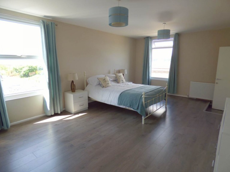 Images for Ferryside, Carmarthenshire EAID:swift BID:0004-7720-8cbe-d305