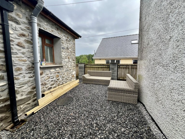 Images for Llanwrda, Carmarthenshire EAID:swift BID:0004-7720-8cbe-d305