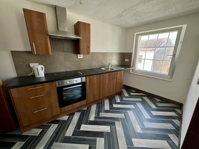 Images for Carmarthen EAID:swift BID:0004-7720-8cbe-d305