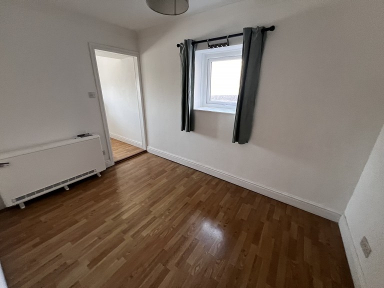 Images for Carmarthen, Carmarthenshire EAID:swift BID:0004-7720-8cbe-d305