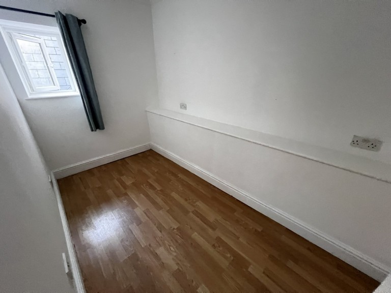 Images for Carmarthen, Carmarthenshire EAID:swift BID:0004-7720-8cbe-d305
