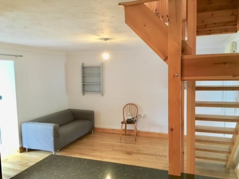 Images for Carmarthen, Carmarthenshire EAID:swift BID:0004-7720-8cbe-d305