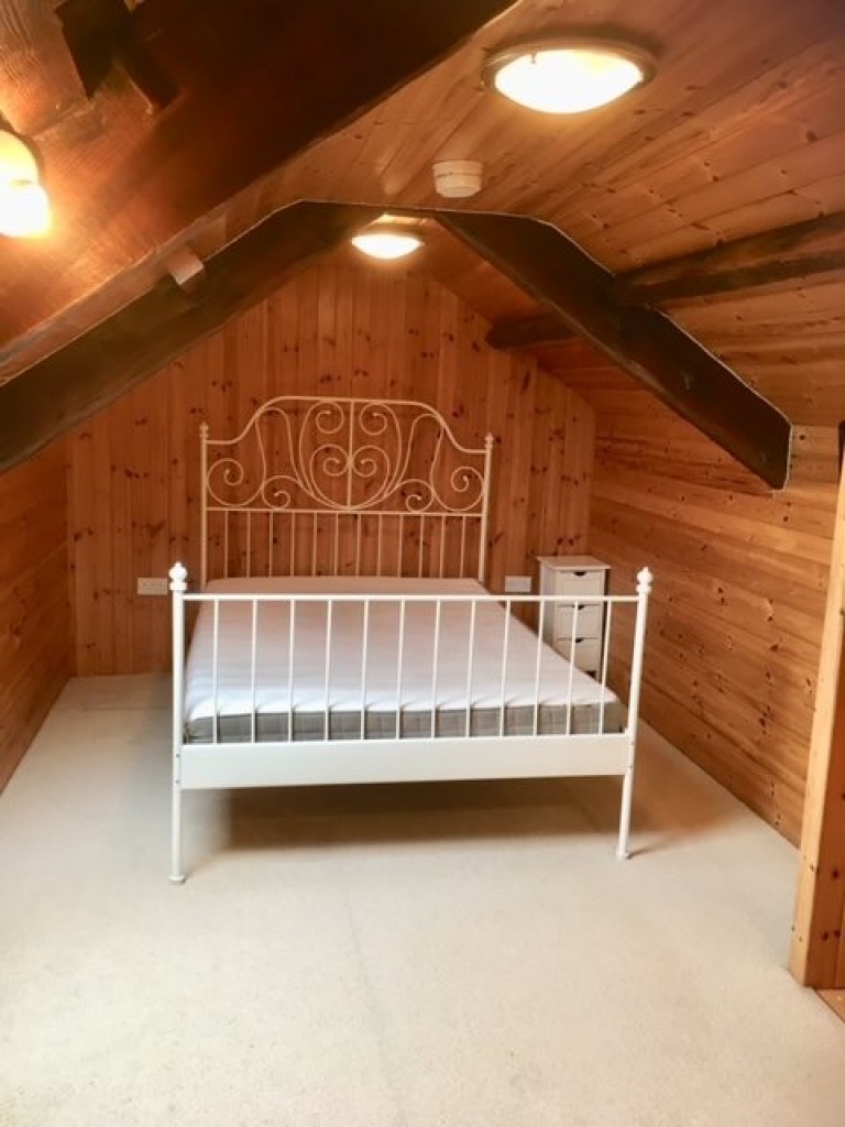 Images for Carmarthen, Carmarthenshire EAID:swift BID:0004-7720-8cbe-d305