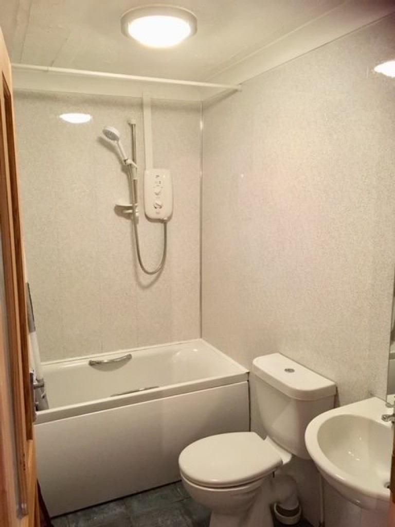 Images for Carmarthen, Carmarthenshire EAID:swift BID:0004-7720-8cbe-d305