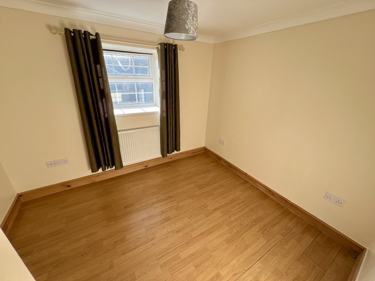 Images for Carmarthen, Carmarthenshire EAID:swift BID:0004-7720-8cbe-d305