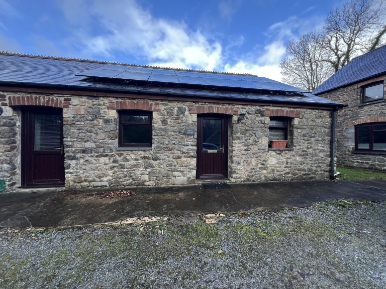 Images for Carmarthenshire EAID:swift BID:0004-7720-8cbe-d305