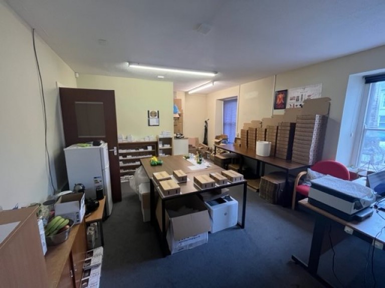 Images for Carmarthen EAID:swift BID:0004-7720-8cbe-d305