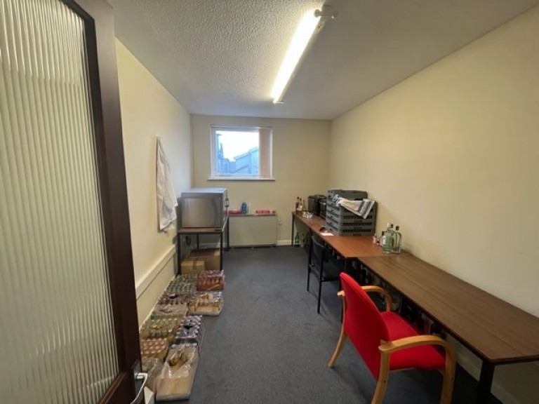 Images for Carmarthen EAID:swift BID:0004-7720-8cbe-d305