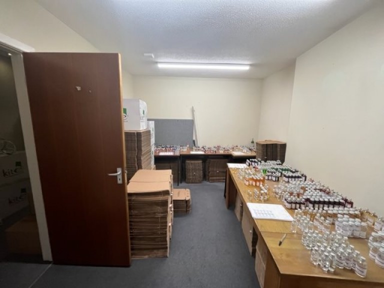 Images for Carmarthen EAID:swift BID:0004-7720-8cbe-d305