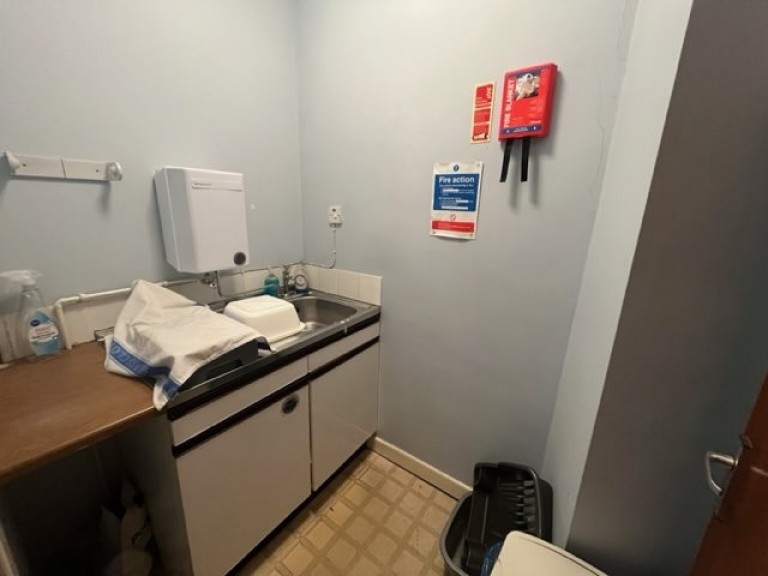 Images for Carmarthen EAID:swift BID:0004-7720-8cbe-d305