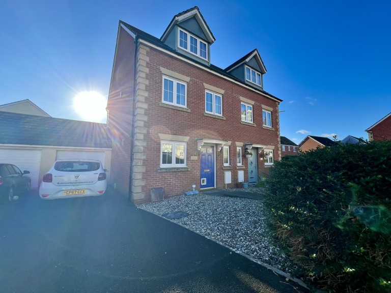 Images for Carmarthen, Carmarthenshire EAID:swift BID:0004-7720-8cbe-d305