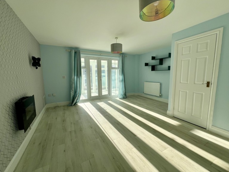 Images for Carmarthen, Carmarthenshire EAID:swift BID:0004-7720-8cbe-d305