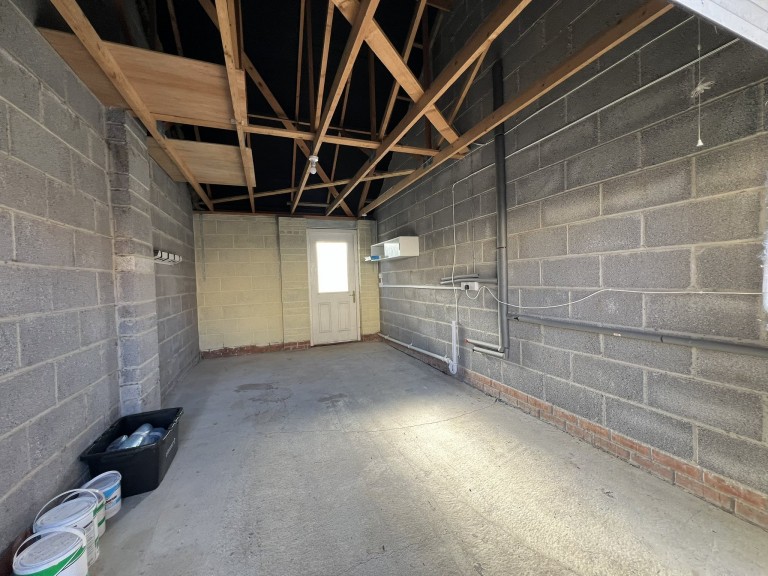 Images for Carmarthen, Carmarthenshire EAID:swift BID:0004-7720-8cbe-d305